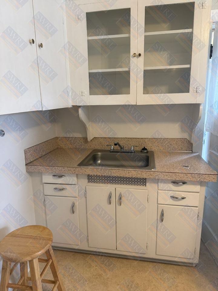 915 Lee St #1-2 - Photo 2 of 7
