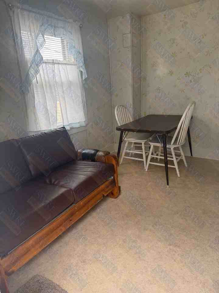 915 Lee St #1-2 - Photo 7 of 7