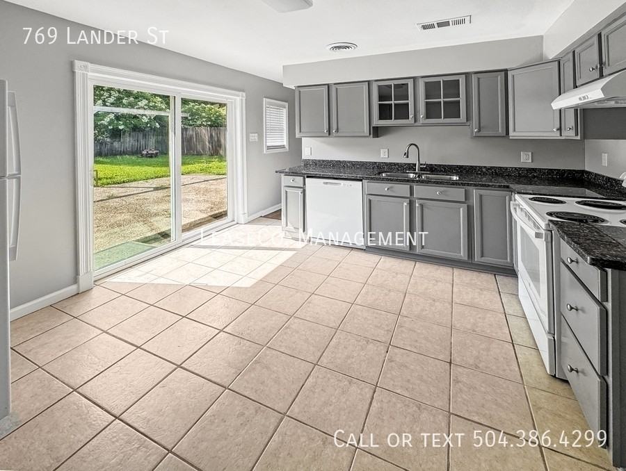 769 Lander St - Photo 4 of 8