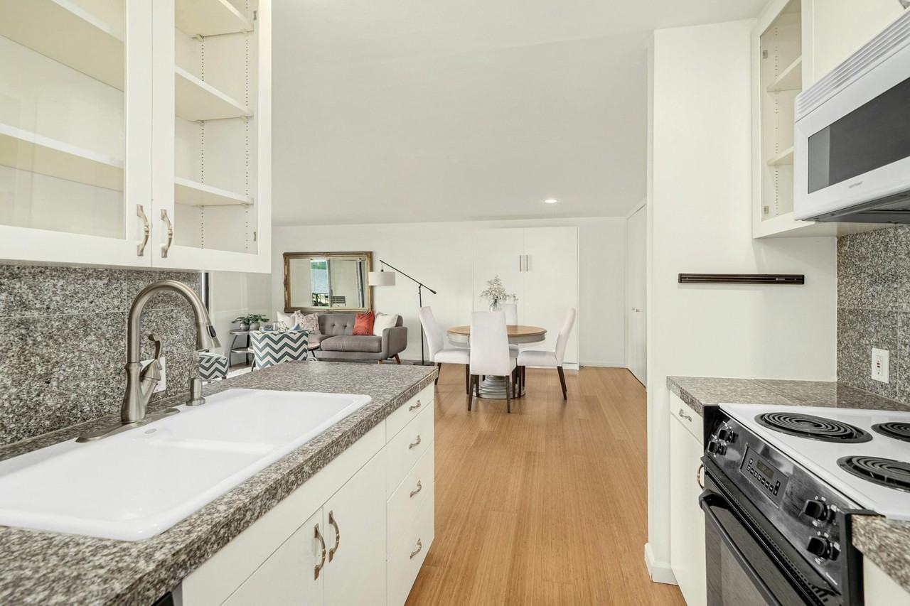 6333 Lake Washington Blvd Ne #307 - Photo 7 of 32