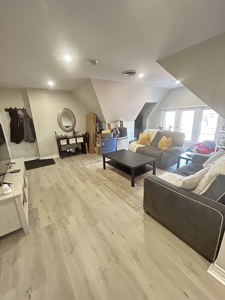 262 James St S #301 - Photo 2 of 11