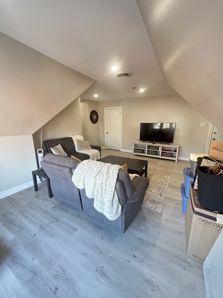 262 James St S #301 - Photo 3 of 11