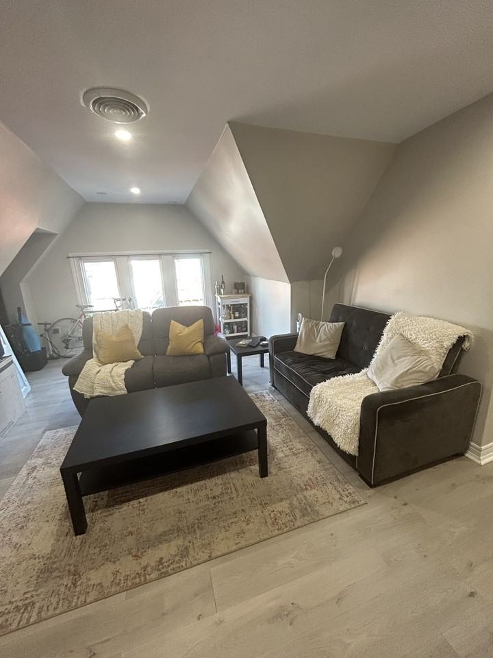 262 James St S #301 - Photo 4 of 11