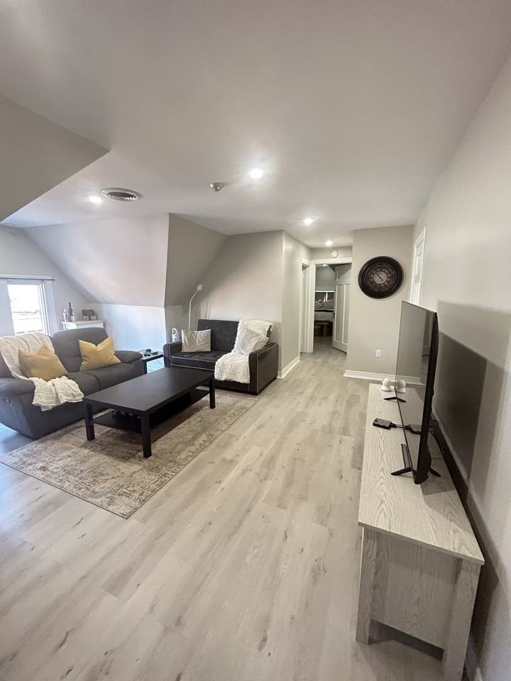 262 James St S #301 - Photo 5 of 11