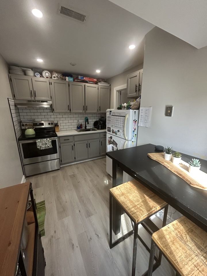 262 James St S #301 - Photo 6 of 11