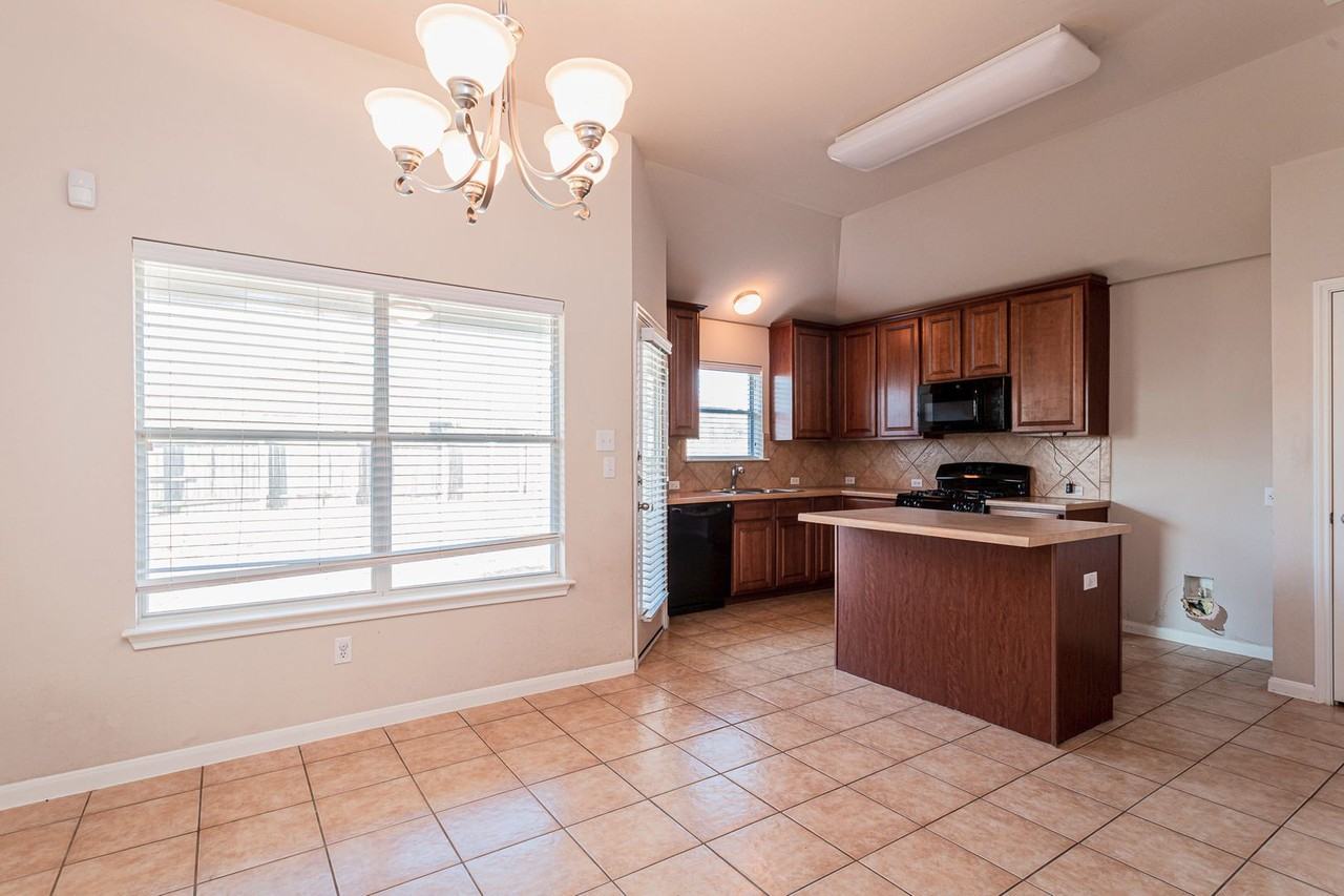 4505 Hees Ct - Photo 6 of 18