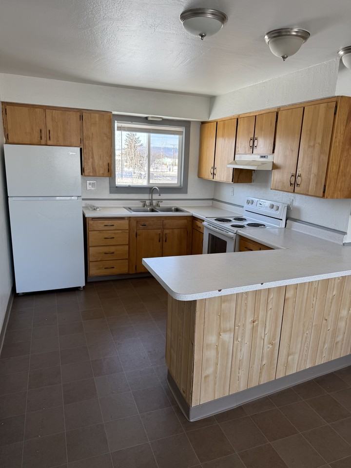 827 17th Ave #145 - Photo 2 of 16