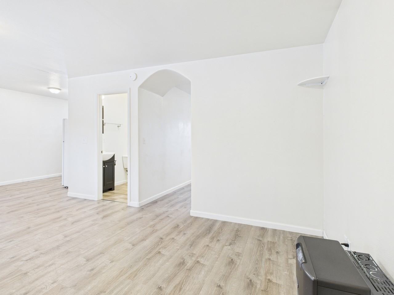 2377 Edsson Ave #E - Photo 5 of 28