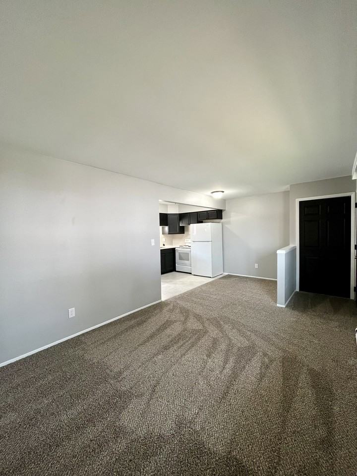 4059 Longtin Avenue - Photo 3 of 11