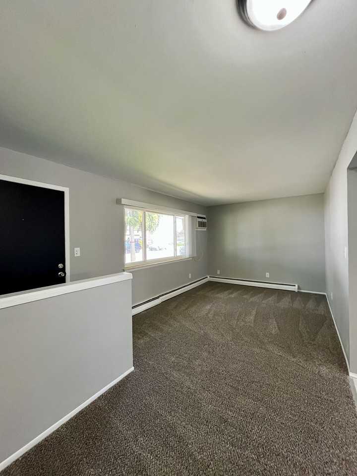 4059 Longtin Avenue - Photo 4 of 11