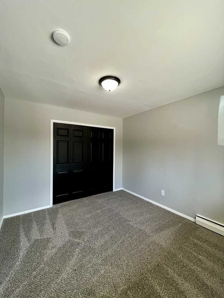 4059 Longtin Avenue - Photo 6 of 11