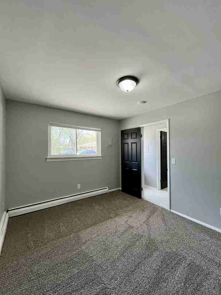 4059 Longtin Avenue - Photo 7 of 11