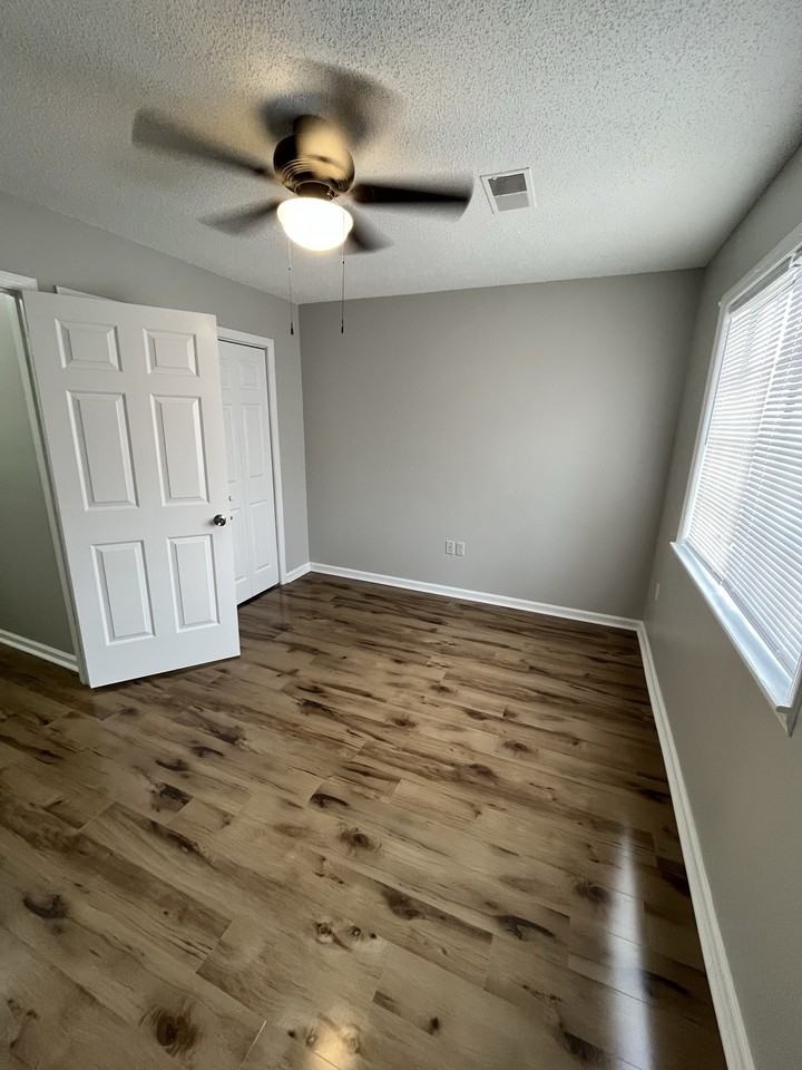 944 Glenn Street - Photo 5 of 17
