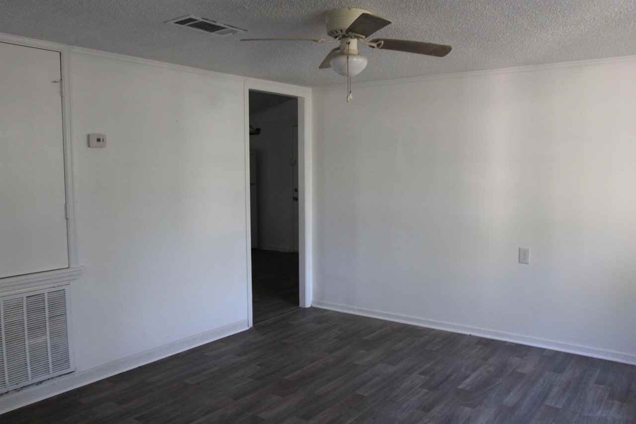 Roosevelt Avenue 1002 E - Photo 4 of 12