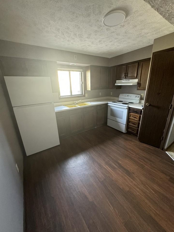 832 Flats - 622 N Colorado Ave - Photo 2 of 19