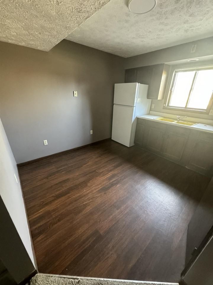 832 Flats - 622 N Colorado Ave - Photo 3 of 19