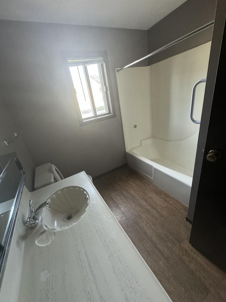832 Flats - 622 N Colorado Ave - Photo 4 of 19