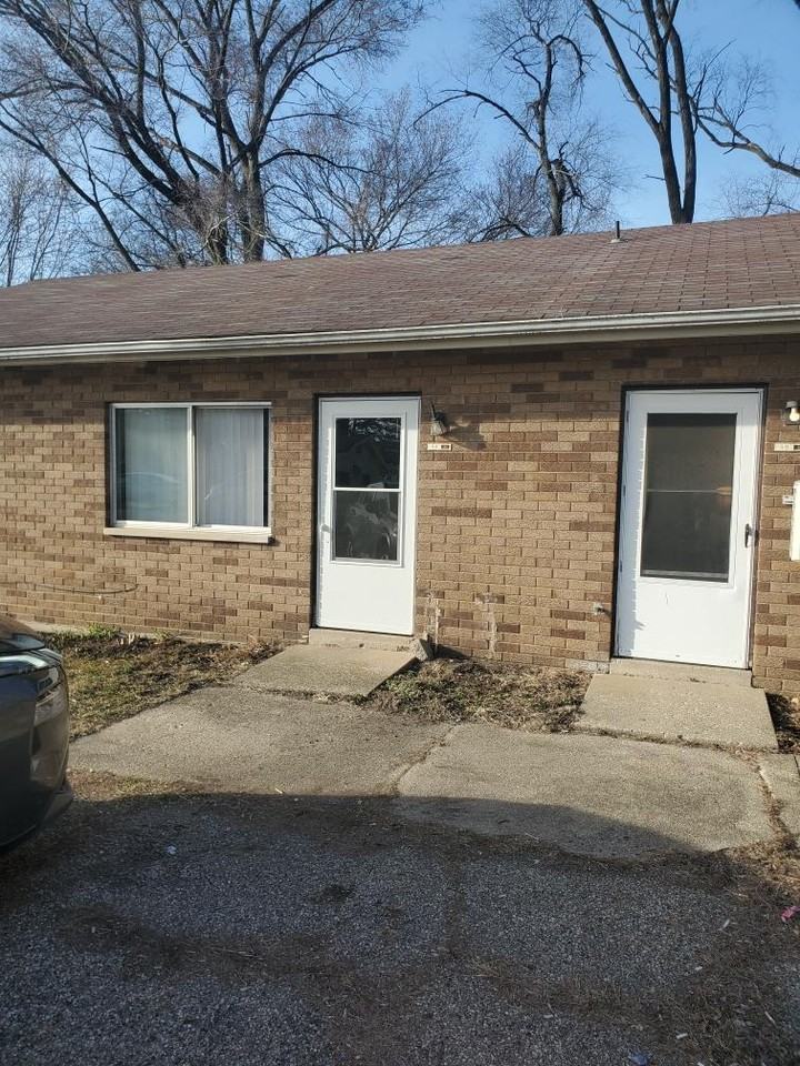 1308 E 12th - Photo 3 of 12
