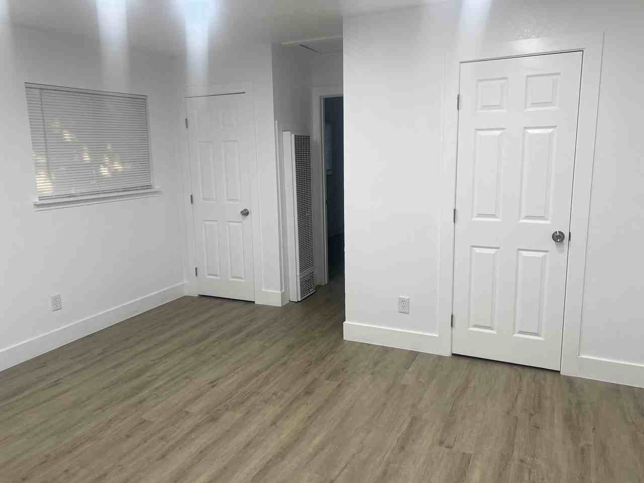 548 Las Palmas Ave #B - Photo 4 of 10