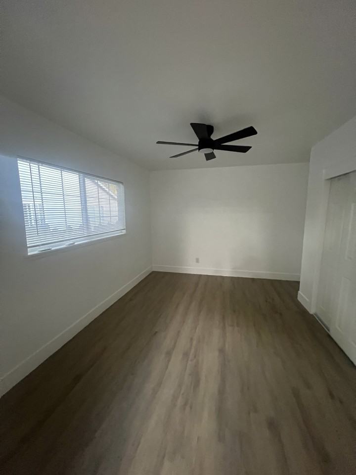 548 Las Palmas Ave #B - Photo 6 of 10