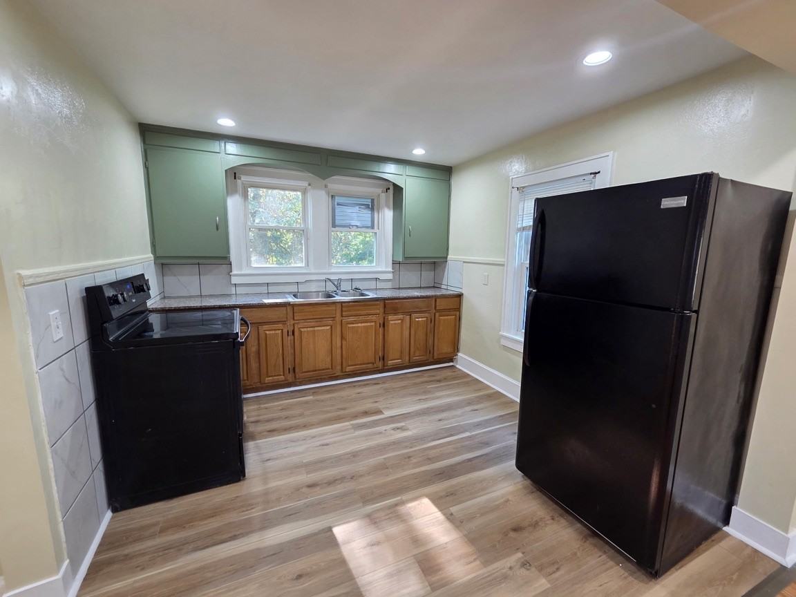 530 Broad St #1 - Photo 3 of 4