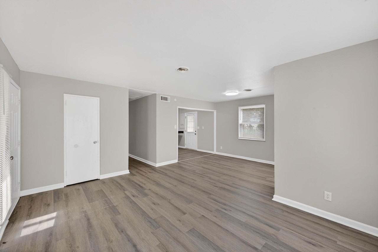 1111 Alderman St Ne - Photo 4 of 19