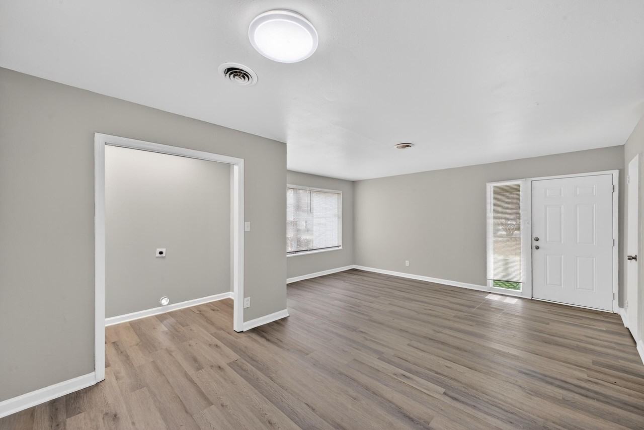 1111 Alderman St Ne - Photo 6 of 19