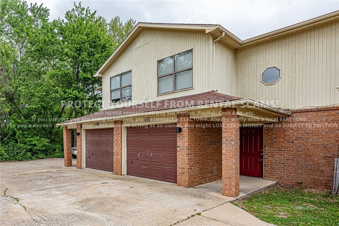 686 W Martha Dr