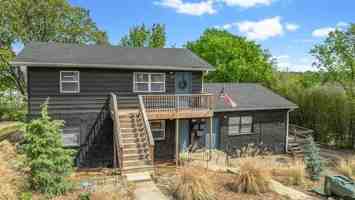 featured image of 830 W Caraway St