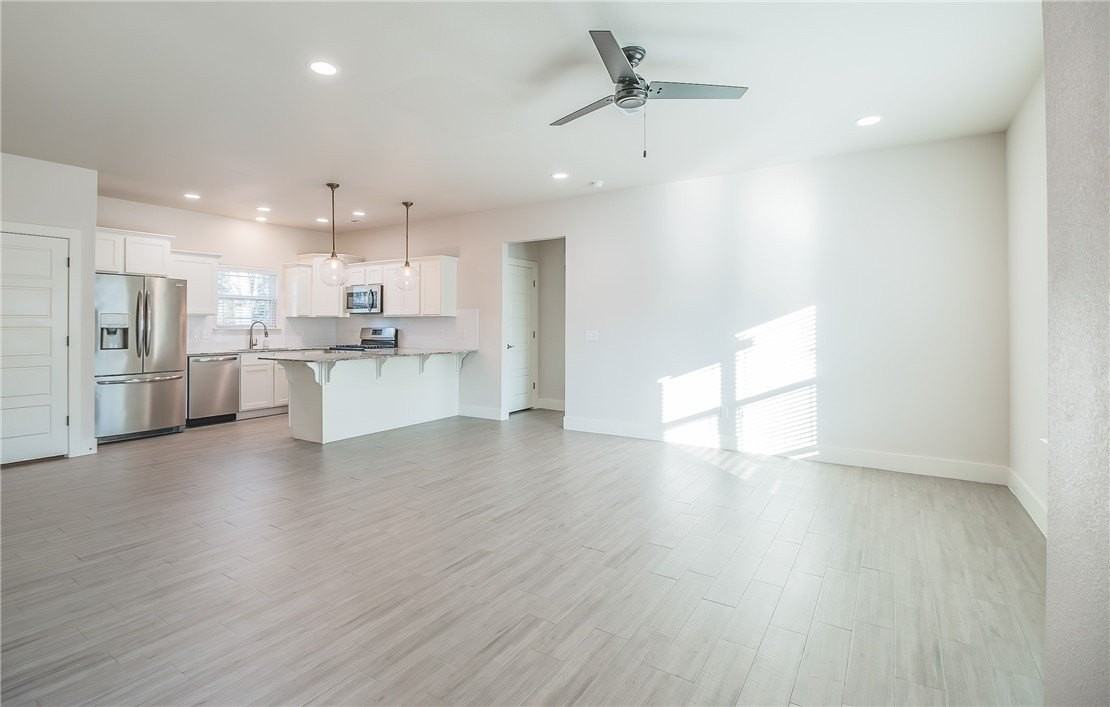 350 W Kinniburgh Dr - Photo 2 of 34