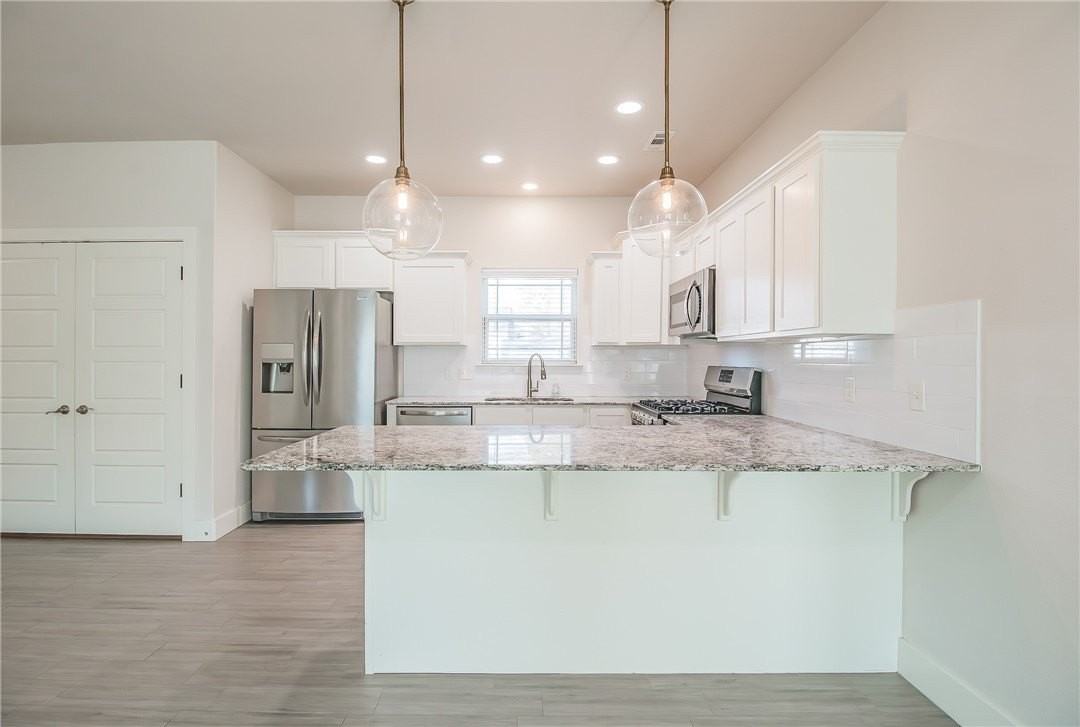 350 W Kinniburgh Dr - Photo 3 of 34