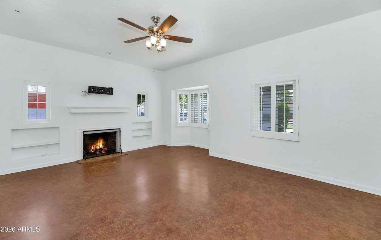114 W Windsor Ave - Photo 4 of 49