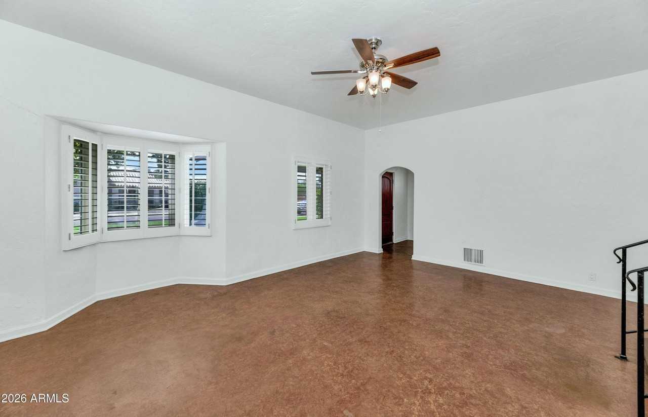 114 W Windsor Ave - Photo 5 of 49