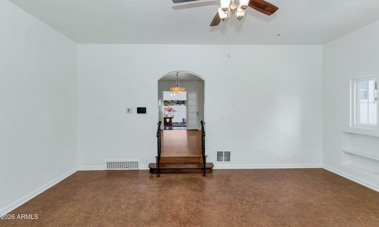 114 W Windsor Ave - Photo 6 of 49