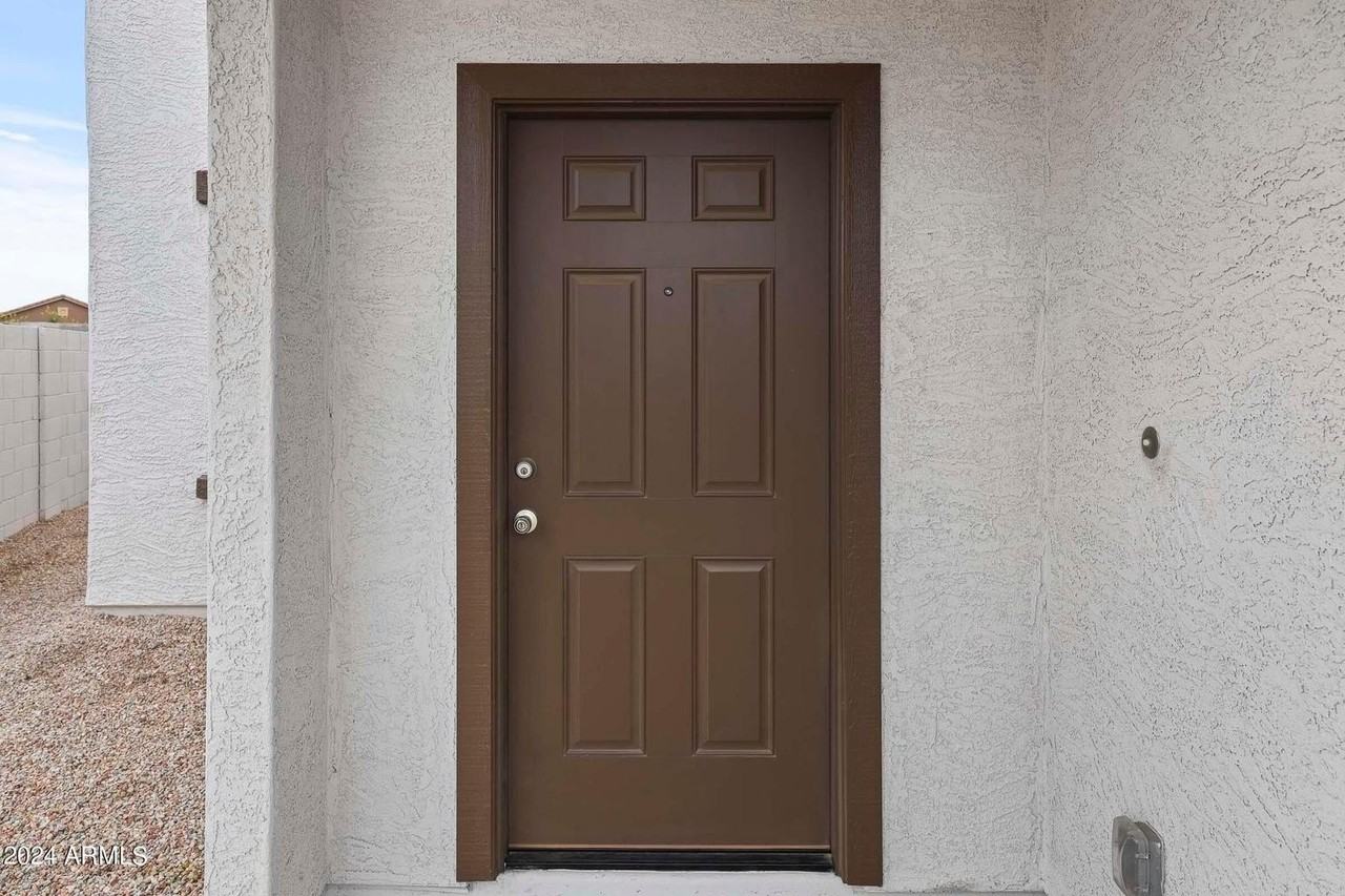 9637 W Agora Ln - Photo 4 of 50