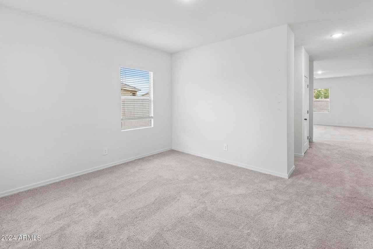 9637 W Agora Ln - Photo 5 of 50