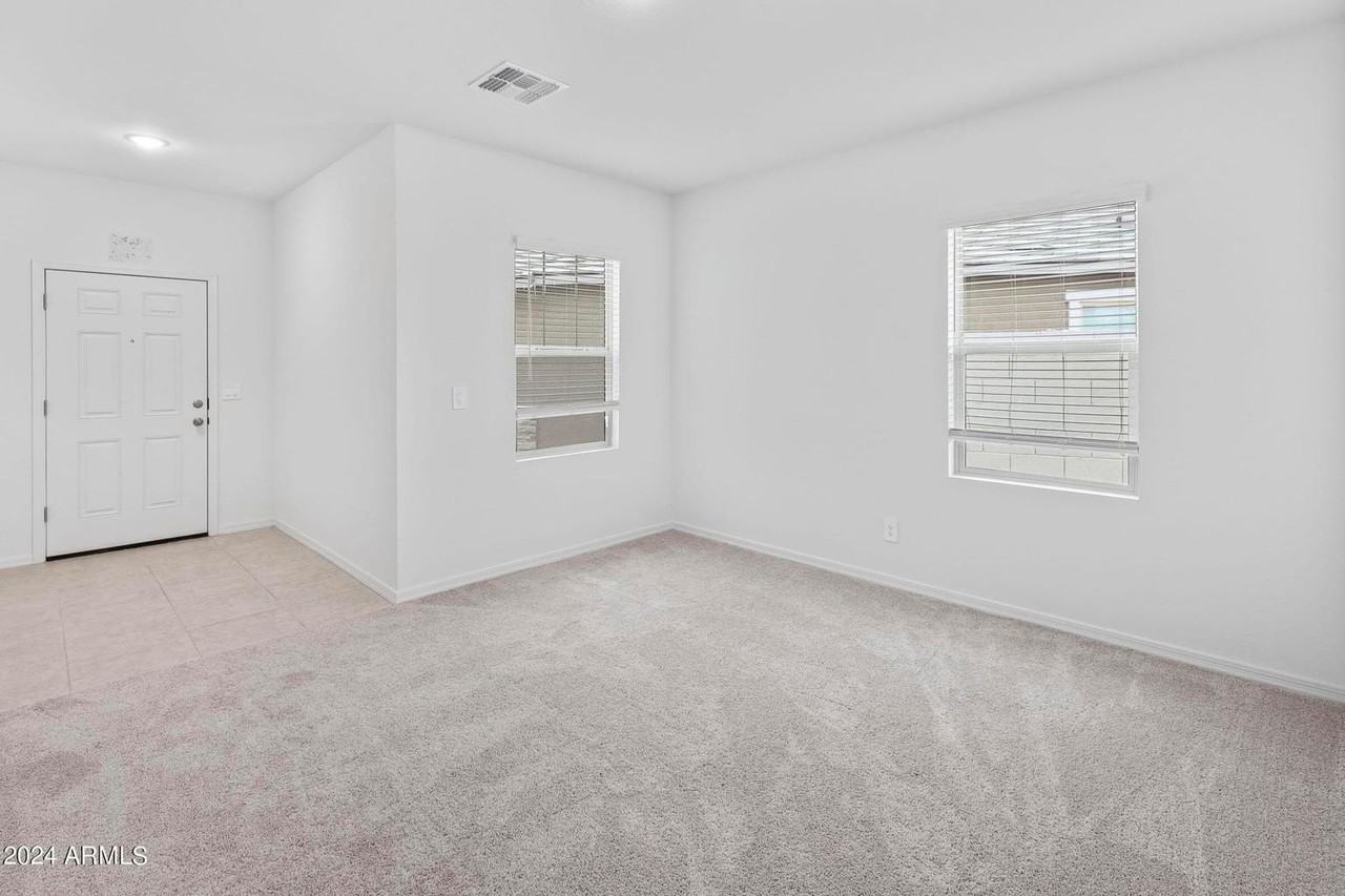 9637 W Agora Ln - Photo 6 of 50