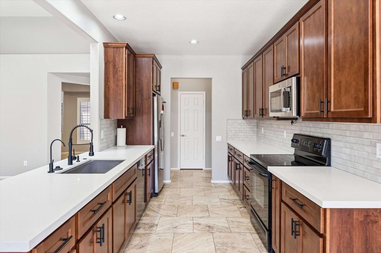 19440 N 33rd Pl - Photo 3 of 15