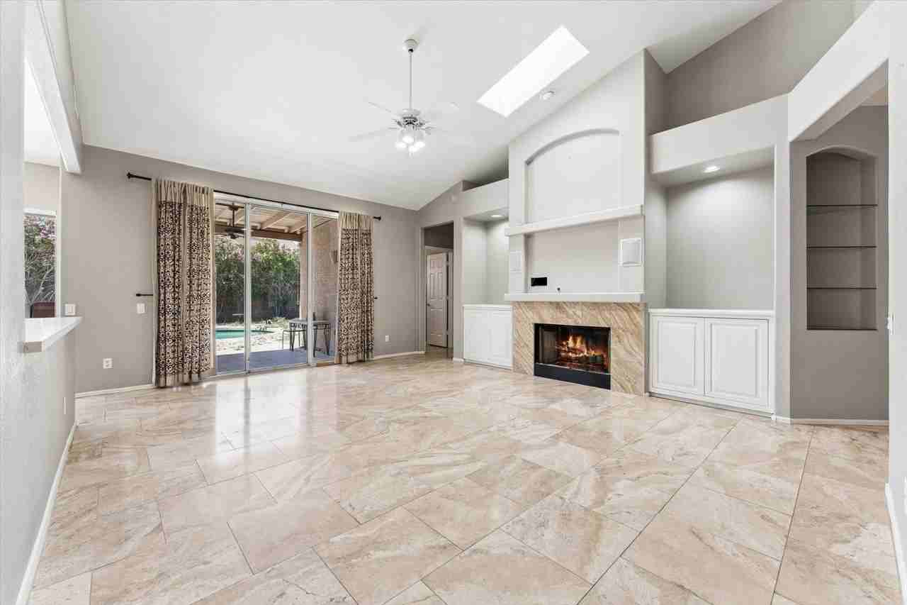 19440 N 33rd Pl - Photo 4 of 15