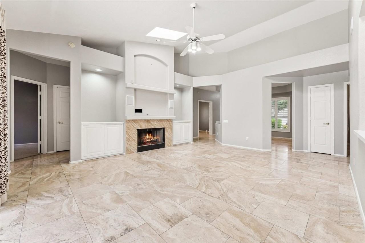 19440 N 33rd Pl - Photo 5 of 15