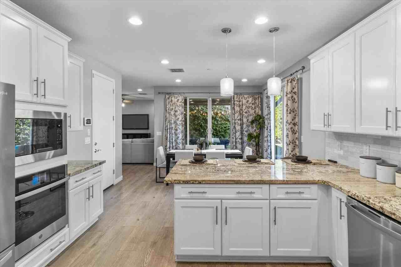 1063 N 70th Way - Photo 4 of 43