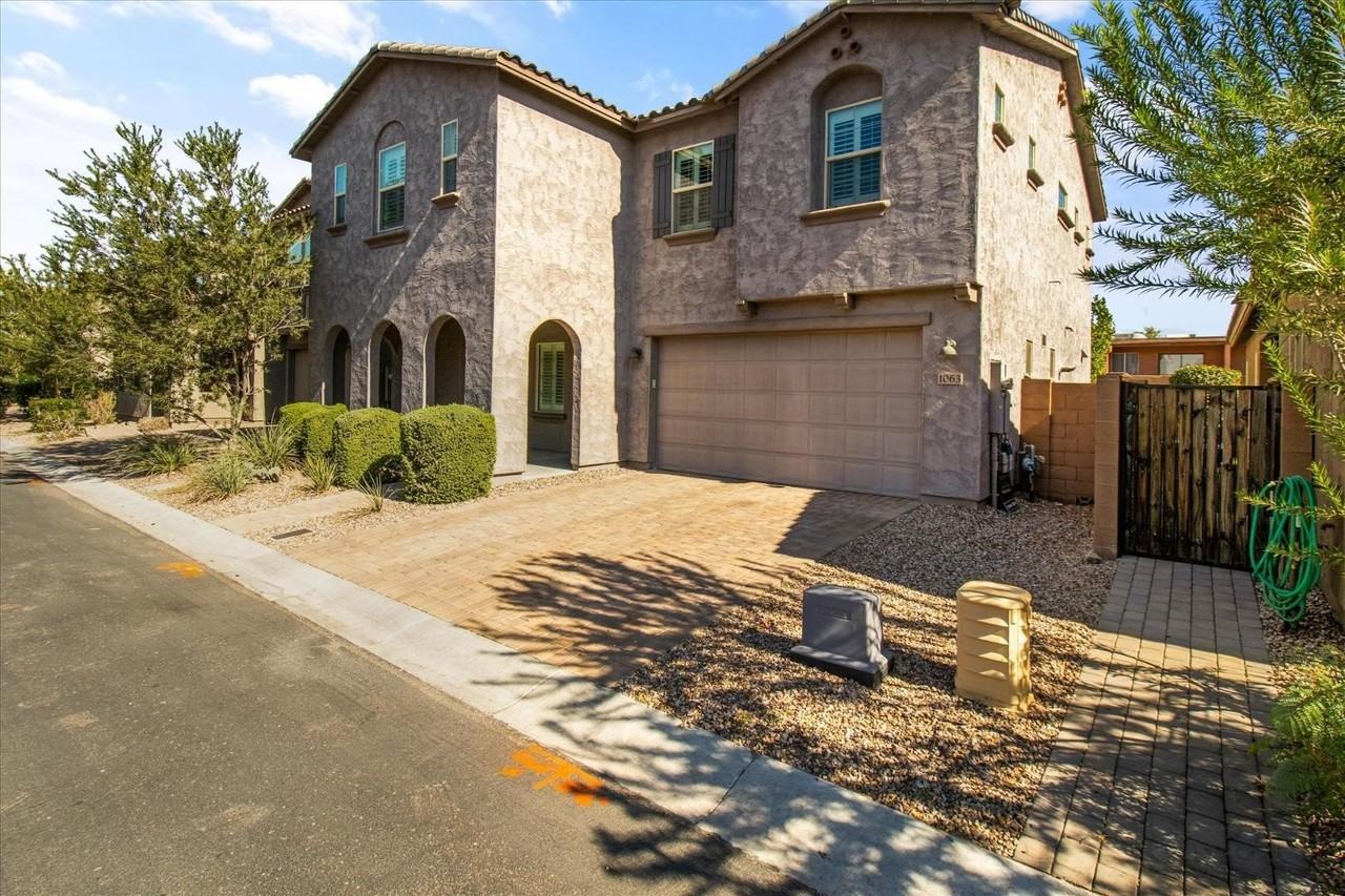 1063 N 70th Way - Photo 5 of 43