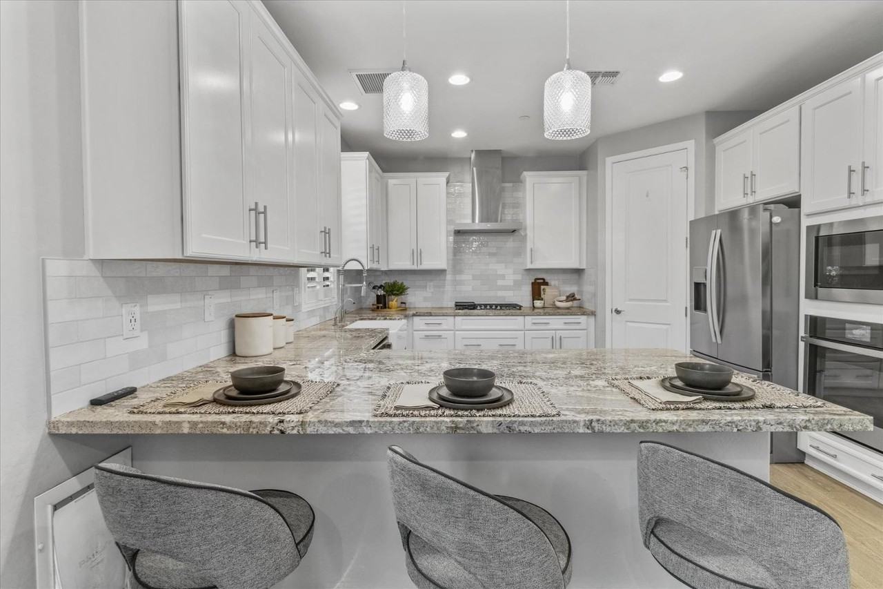 1063 N 70th Way - Photo 7 of 43