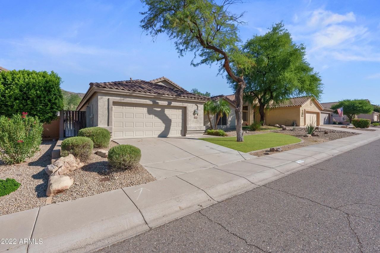 1838 W Brookwood Ct - Photo 3 of 19