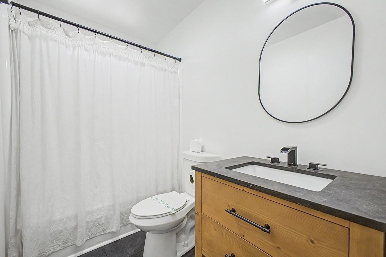 18043 N 33rd Ave - Photo 3 of 28