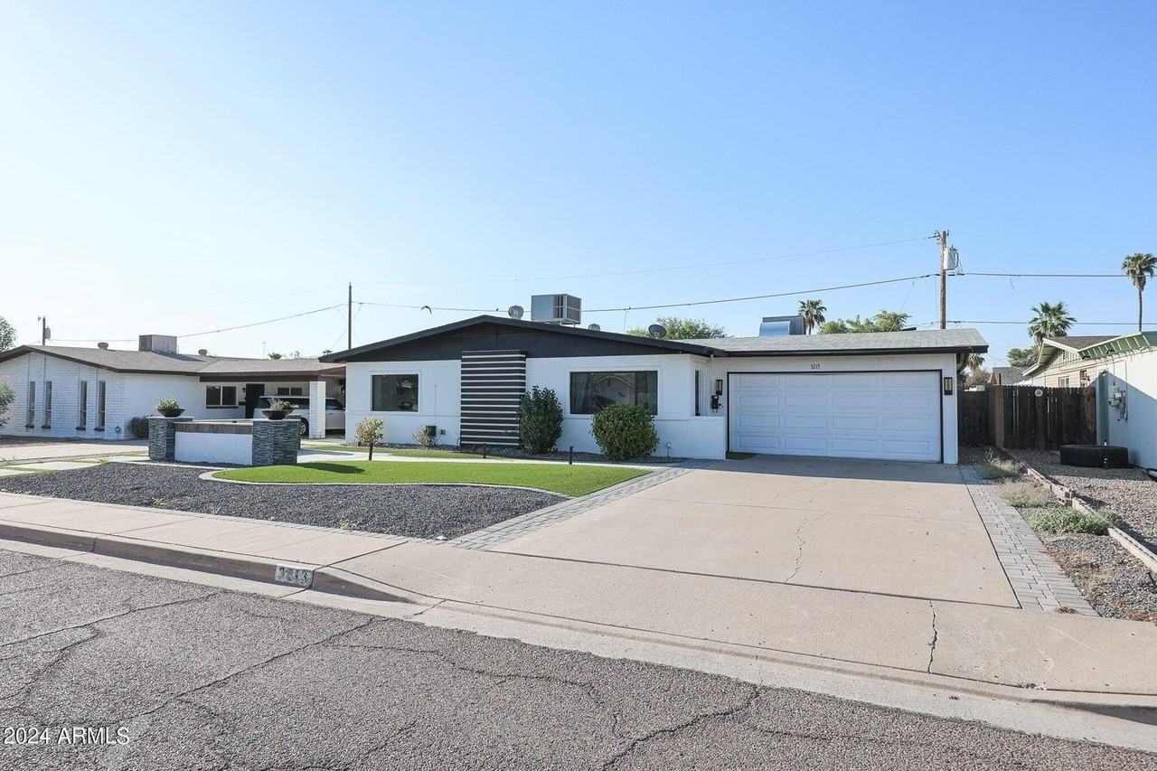 3213 E Emile Zola Ave - Photo 2 of 33