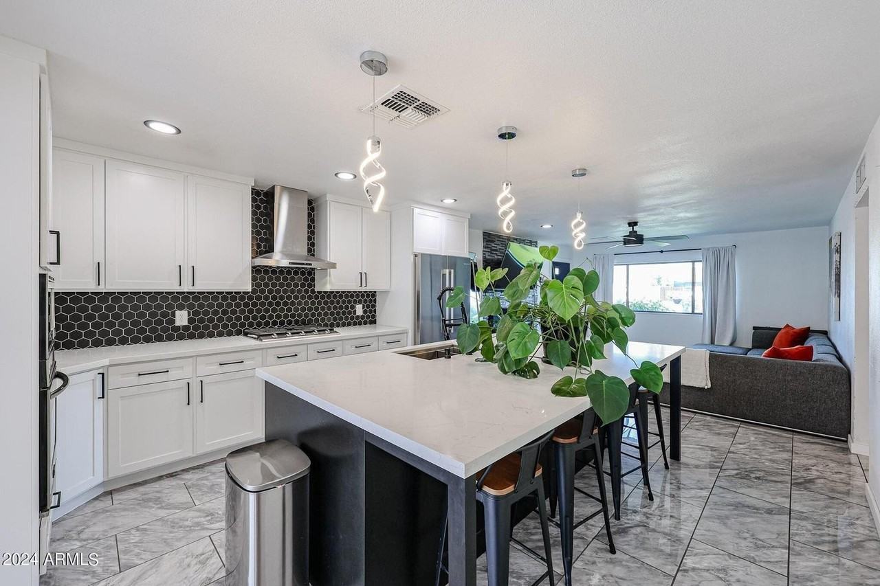 3213 E Emile Zola Ave - Photo 4 of 33