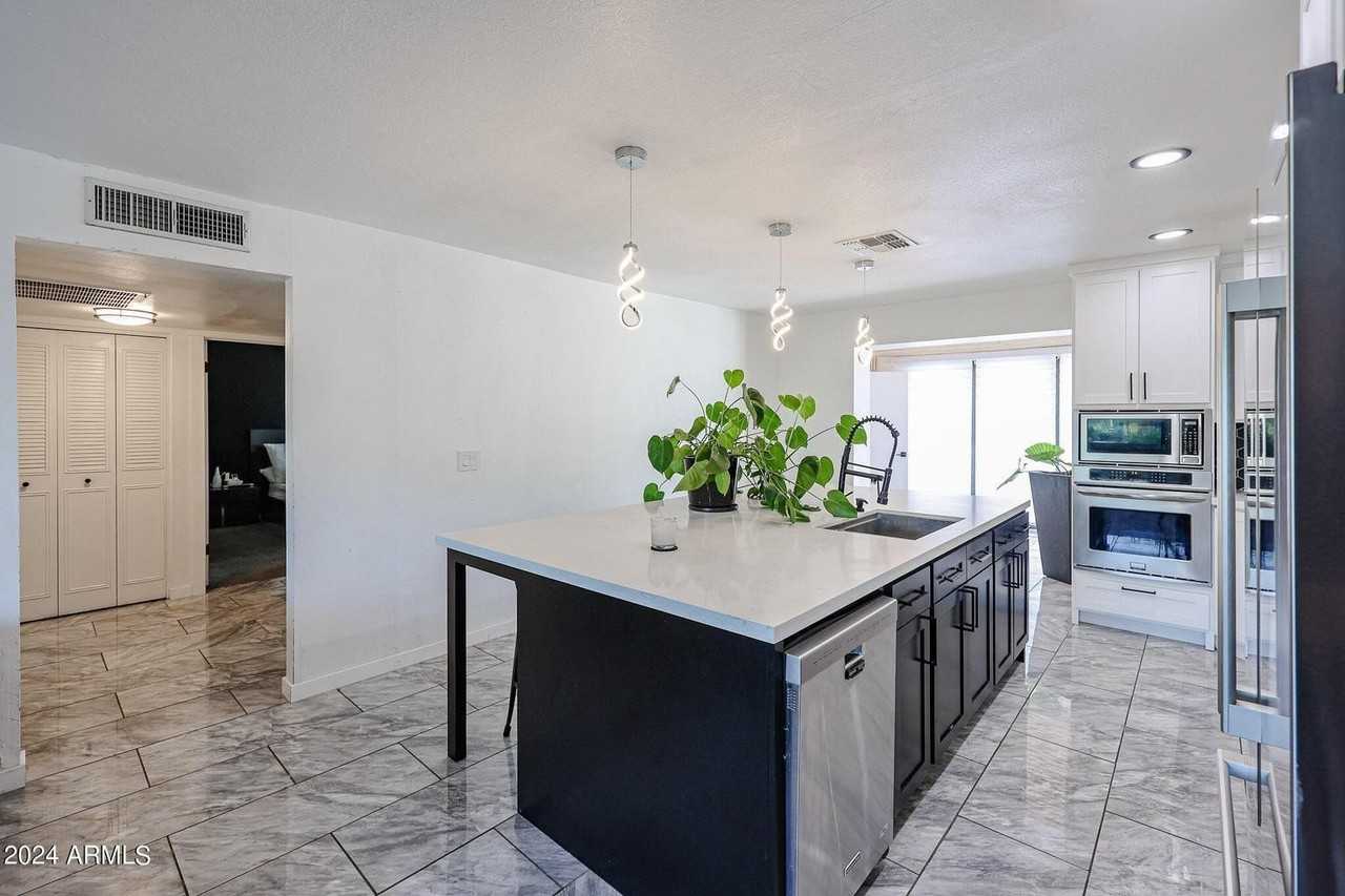 3213 E Emile Zola Ave - Photo 6 of 33