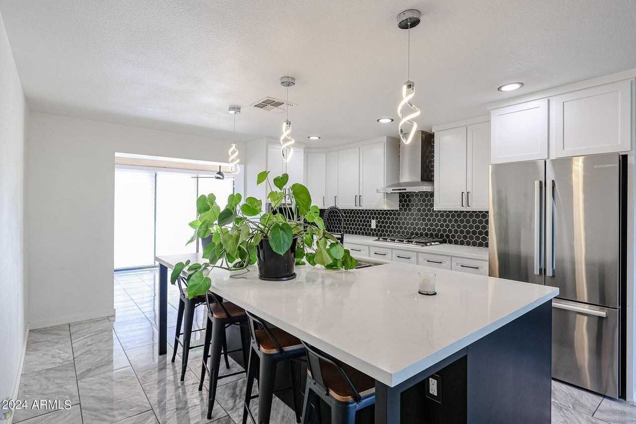 3213 E Emile Zola Ave - Photo 7 of 33