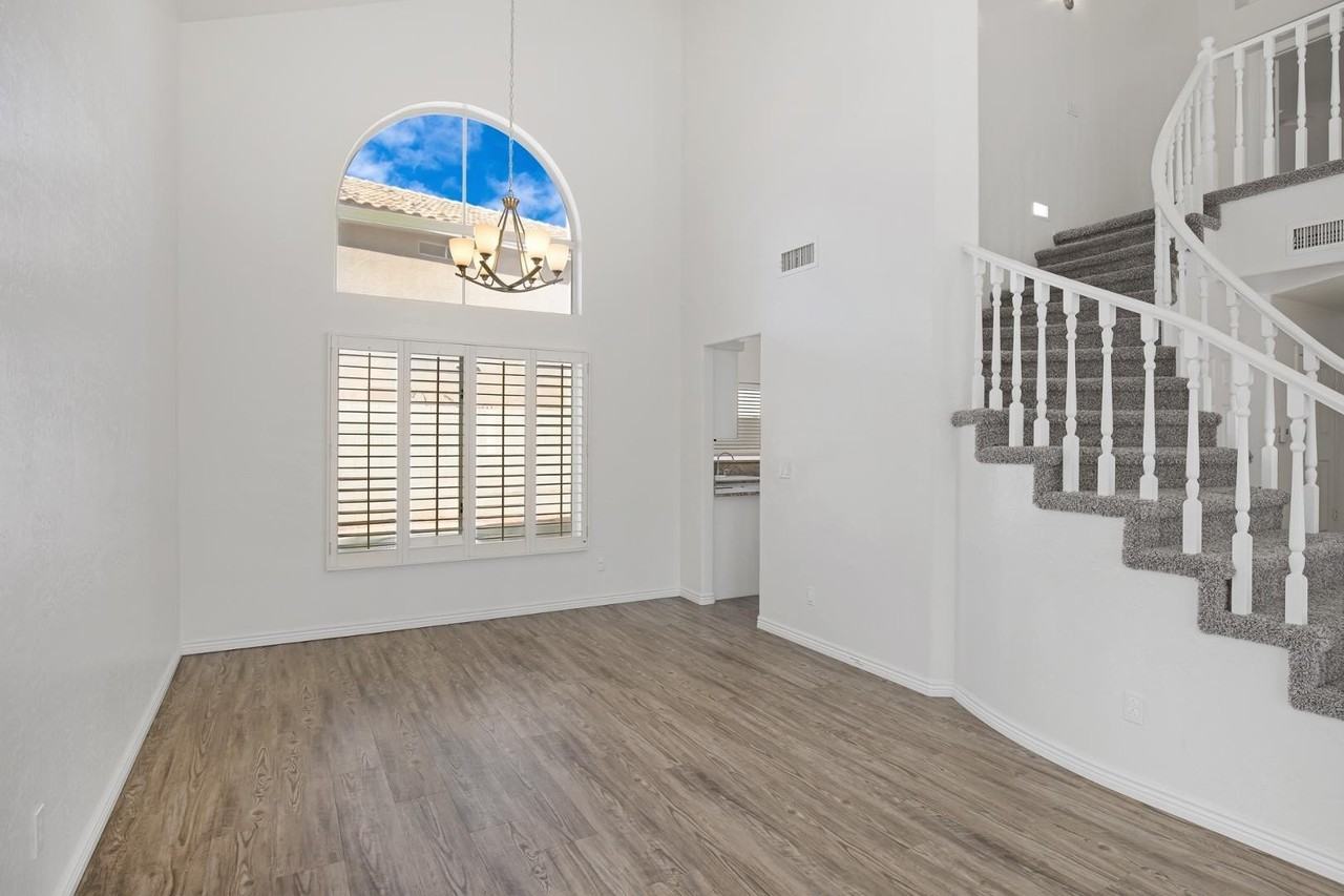 1248 E Briarwood Ter - Photo 2 of 10